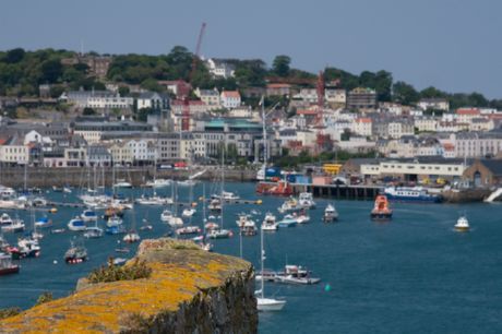 10. Guernsey: 80,42 aastat